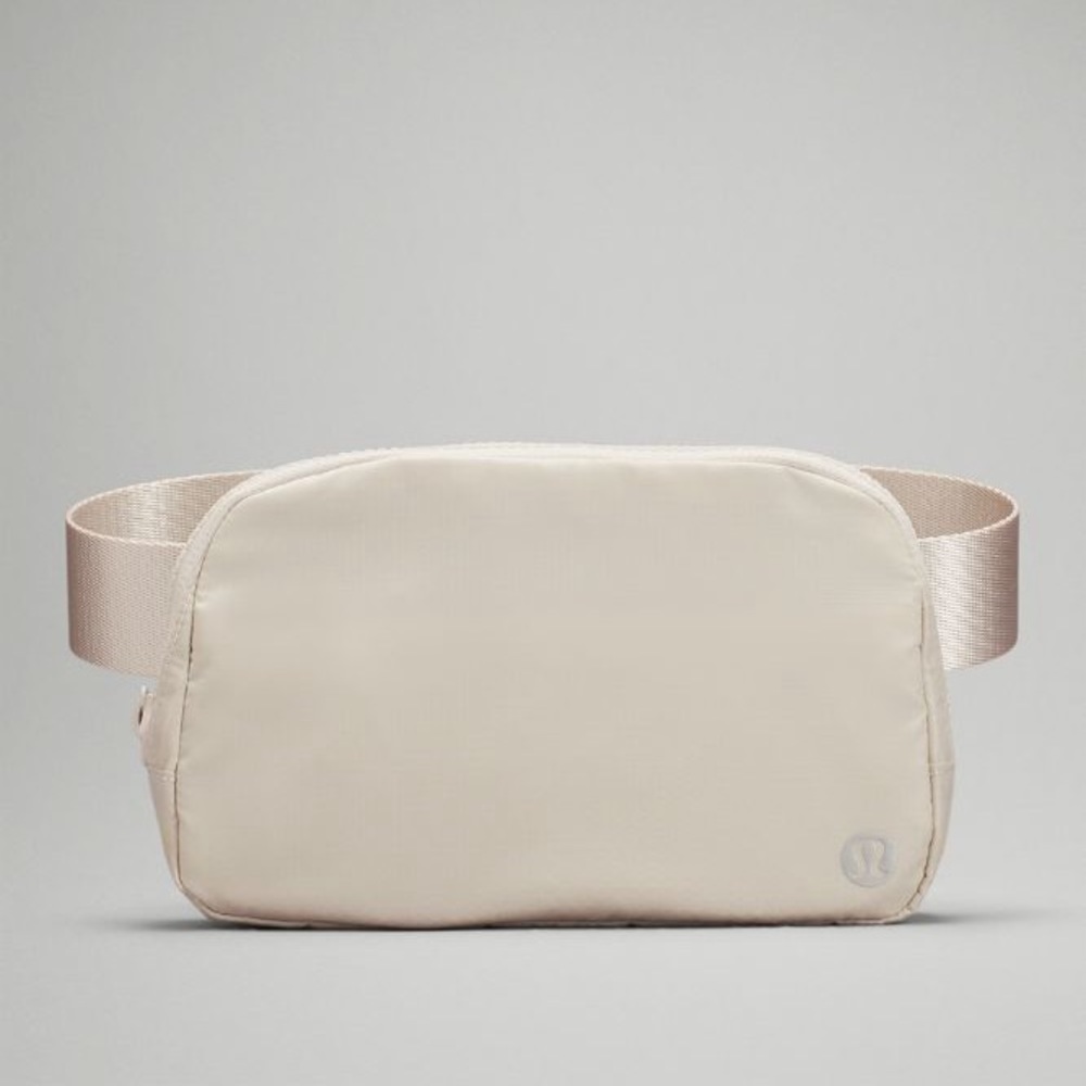 NWOT lululemon belt bag